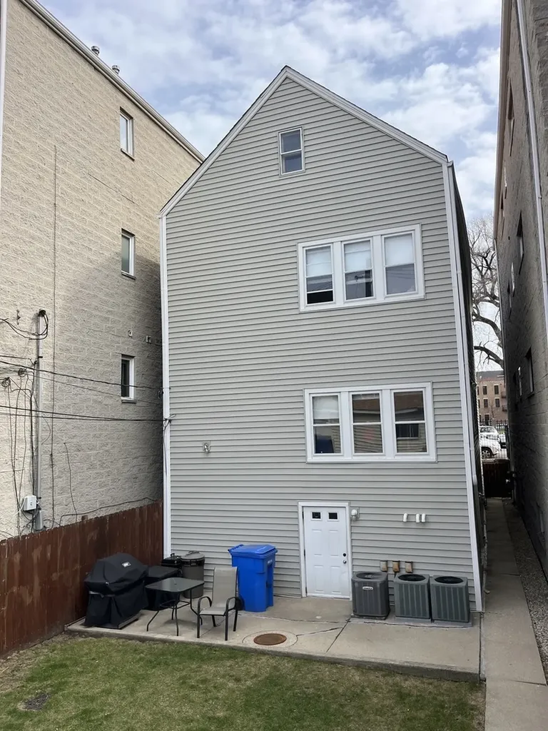 1340 North Cleaver Street Chicago IL 60642