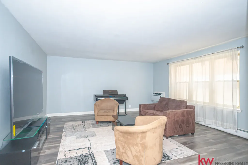 5950 North Kenmore Avenue Chicago IL 60660