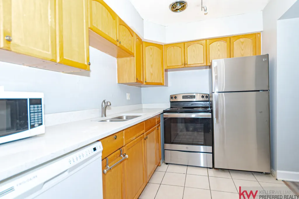 5950 North Kenmore Avenue Chicago IL 60660