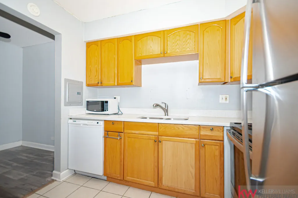 5950 North Kenmore Avenue Chicago IL 60660