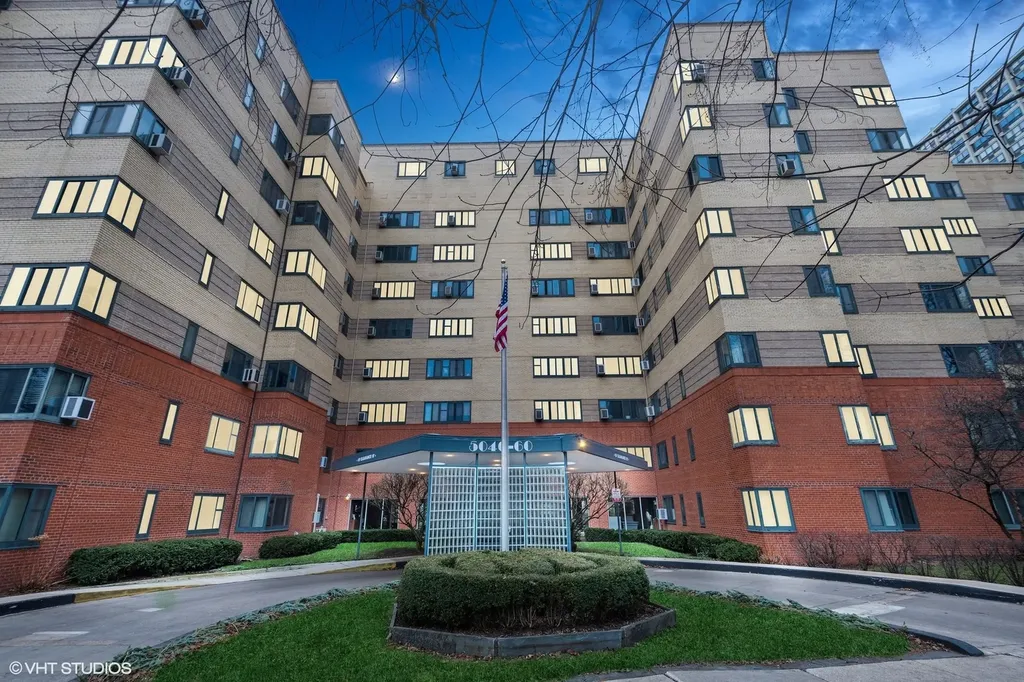 5056 North Marine Drive Chicago IL 60640