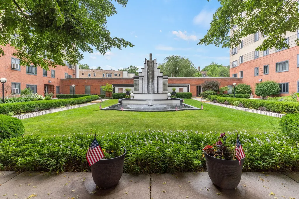 5056 North Marine Drive Chicago IL 60640