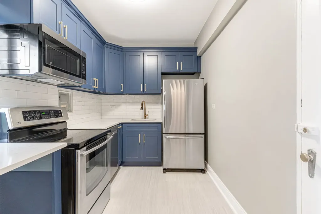5056 North Marine Drive Chicago IL 60640