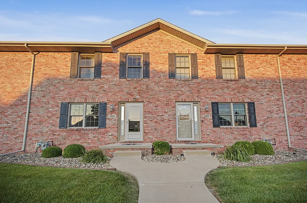 1820 Glenbridge Road Bloomington IL 61704