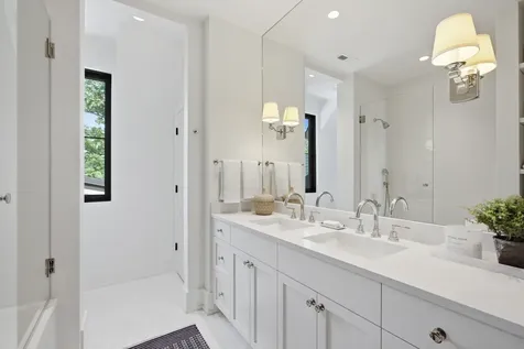 1360 West Everett Road Lake Forest IL 60045