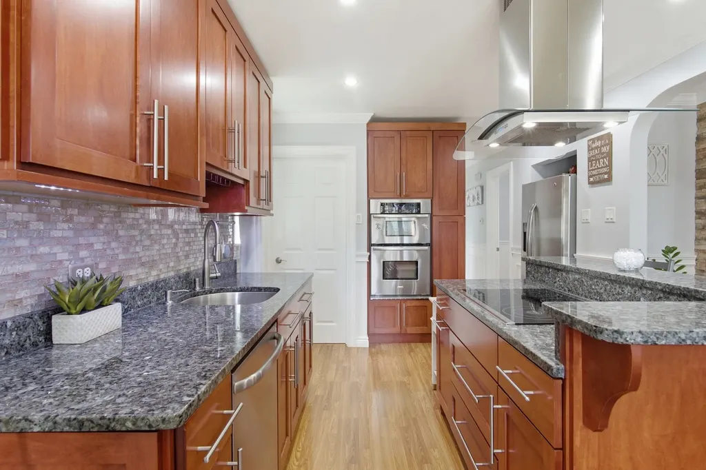 5422 South Sayre Avenue Chicago IL 60638