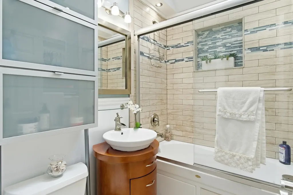 5422 South Sayre Avenue Chicago IL 60638