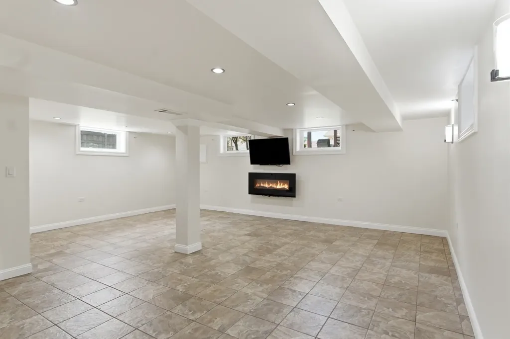 5422 South Sayre Avenue Chicago IL 60638