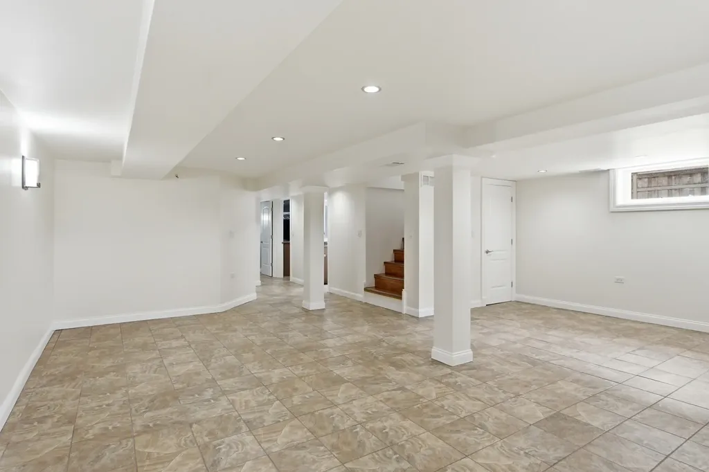 5422 South Sayre Avenue Chicago IL 60638