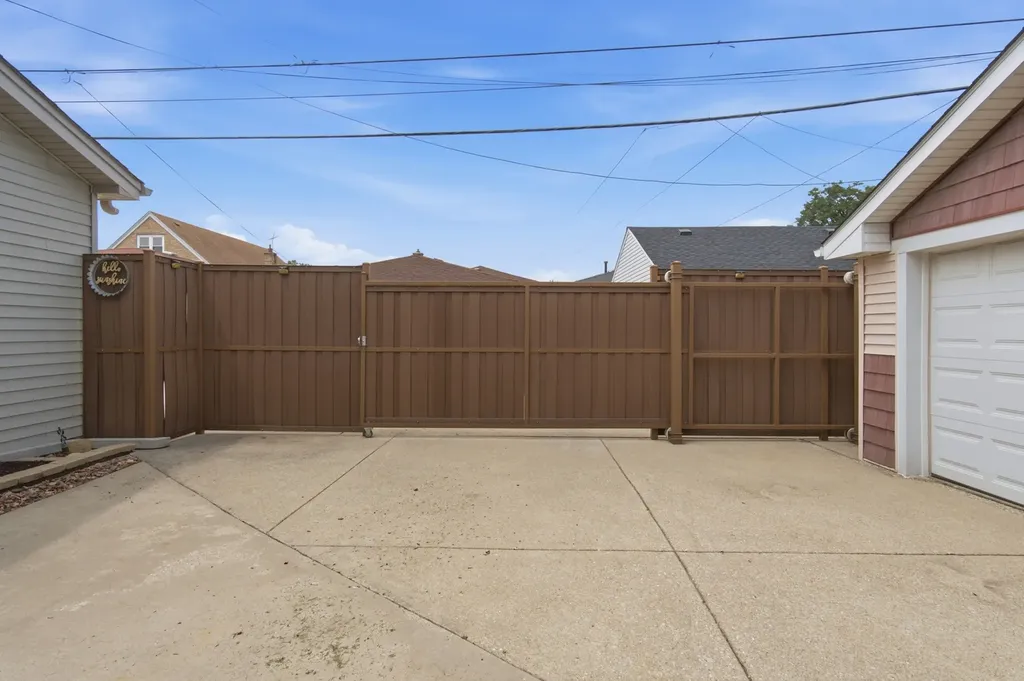 5422 South Sayre Avenue Chicago IL 60638