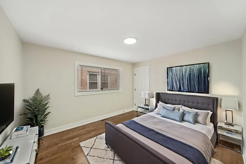 8219 South Muskegon Avenue Chicago IL 60617