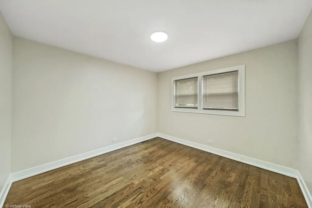 8219 South Muskegon Avenue Chicago IL 60617