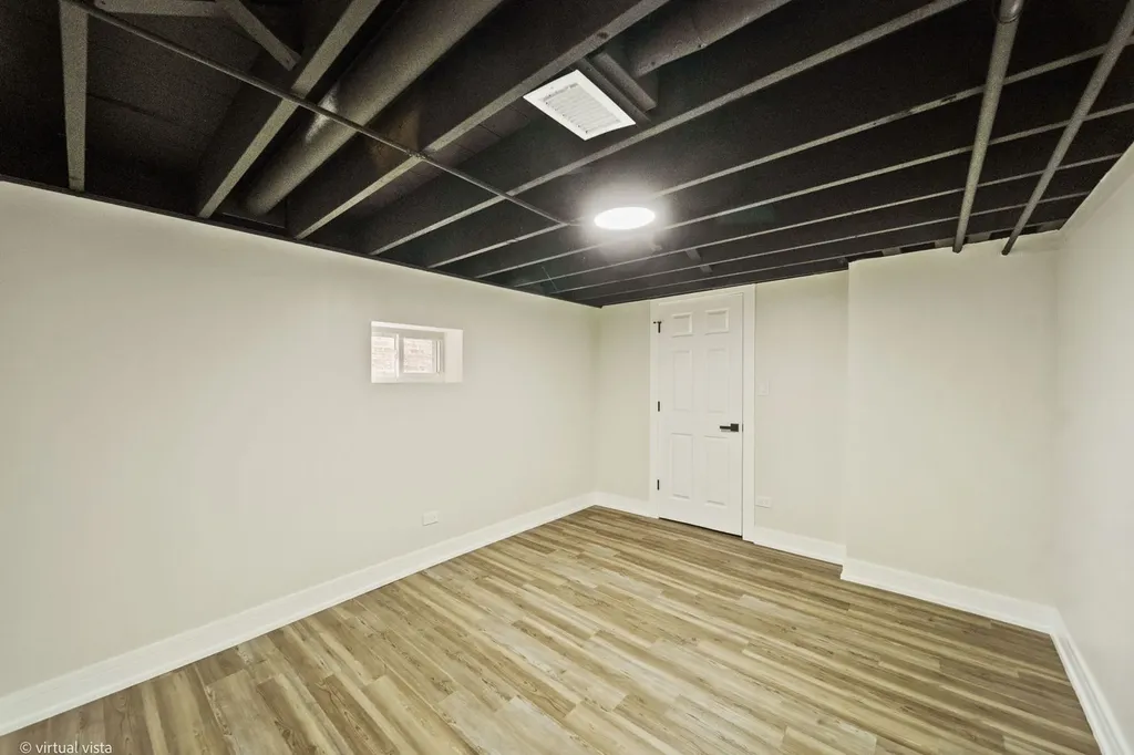 8219 South Muskegon Avenue Chicago IL 60617