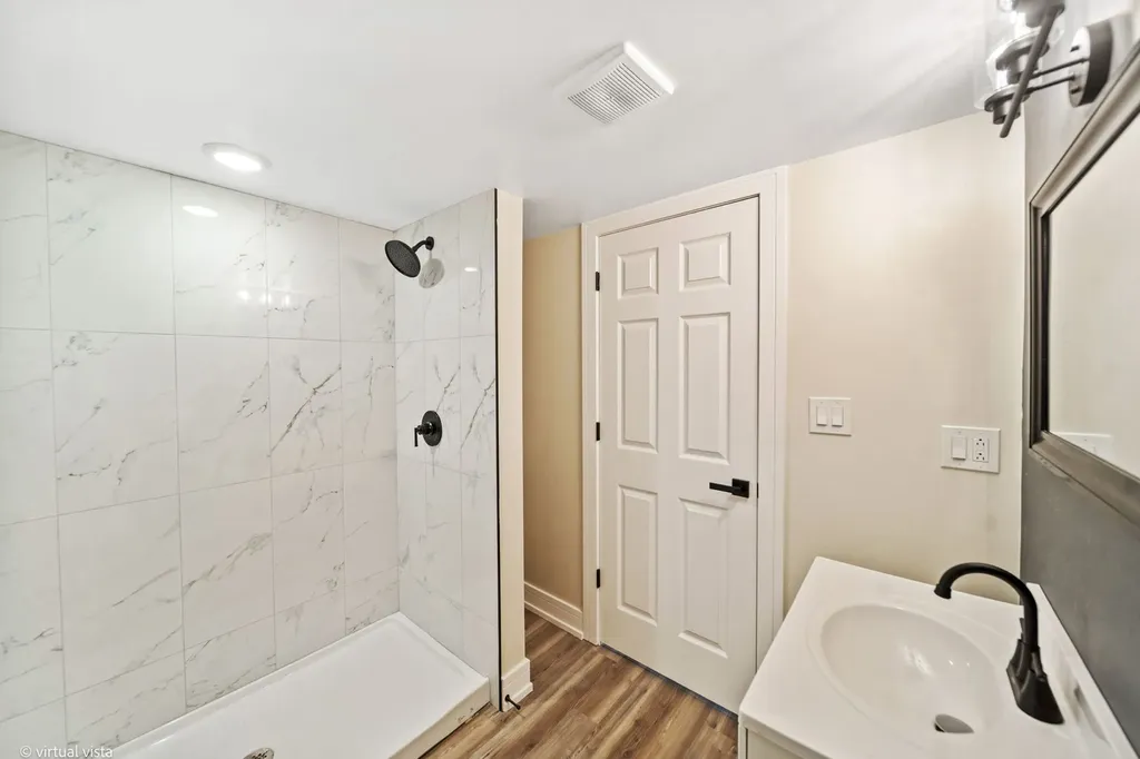 8219 South Muskegon Avenue Chicago IL 60617