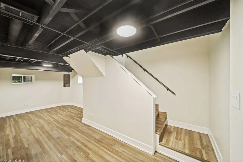 8219 South Muskegon Avenue Chicago IL 60617