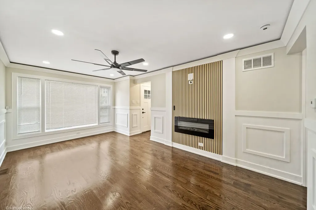 8219 South Muskegon Avenue Chicago IL 60617