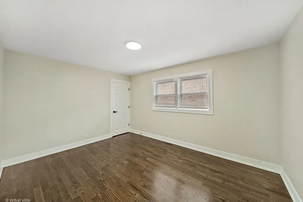 8219 South Muskegon Avenue Chicago IL 60617