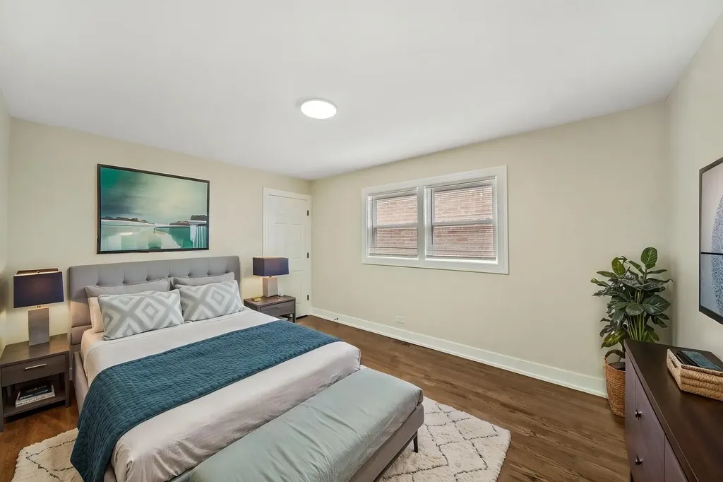 8219 South Muskegon Avenue Chicago IL 60617
