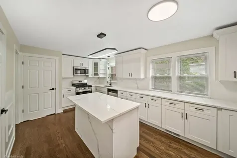 8219 South Muskegon Avenue Chicago IL 60617