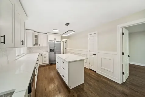 8219 South Muskegon Avenue Chicago IL 60617