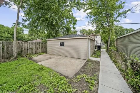 8219 South Muskegon Avenue Chicago IL 60617