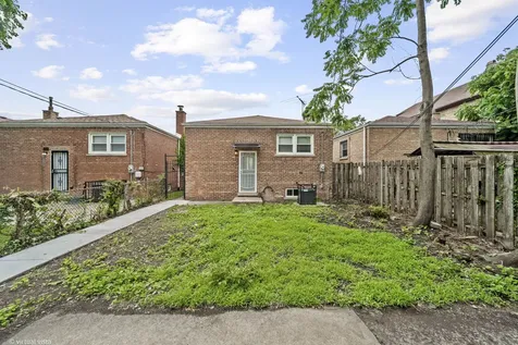 8219 South Muskegon Avenue Chicago IL 60617