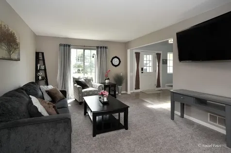 300 Briarwood Lane Algonquin IL 60102