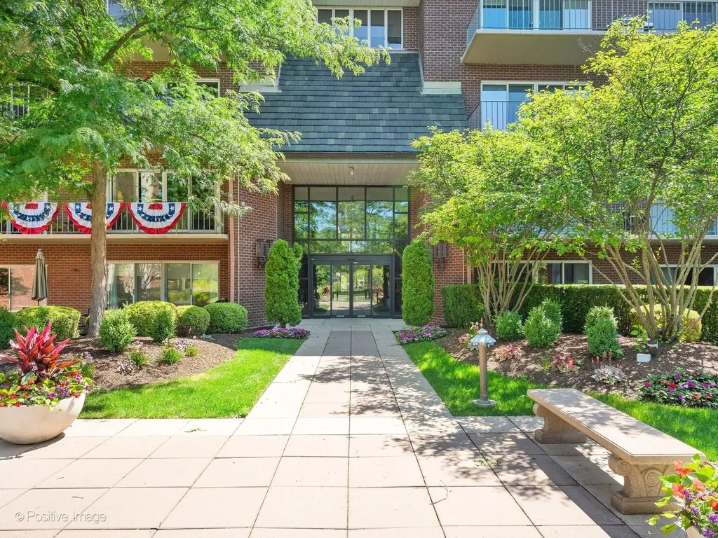 5 Oak Brook Club Drive Oak Brook IL 60523