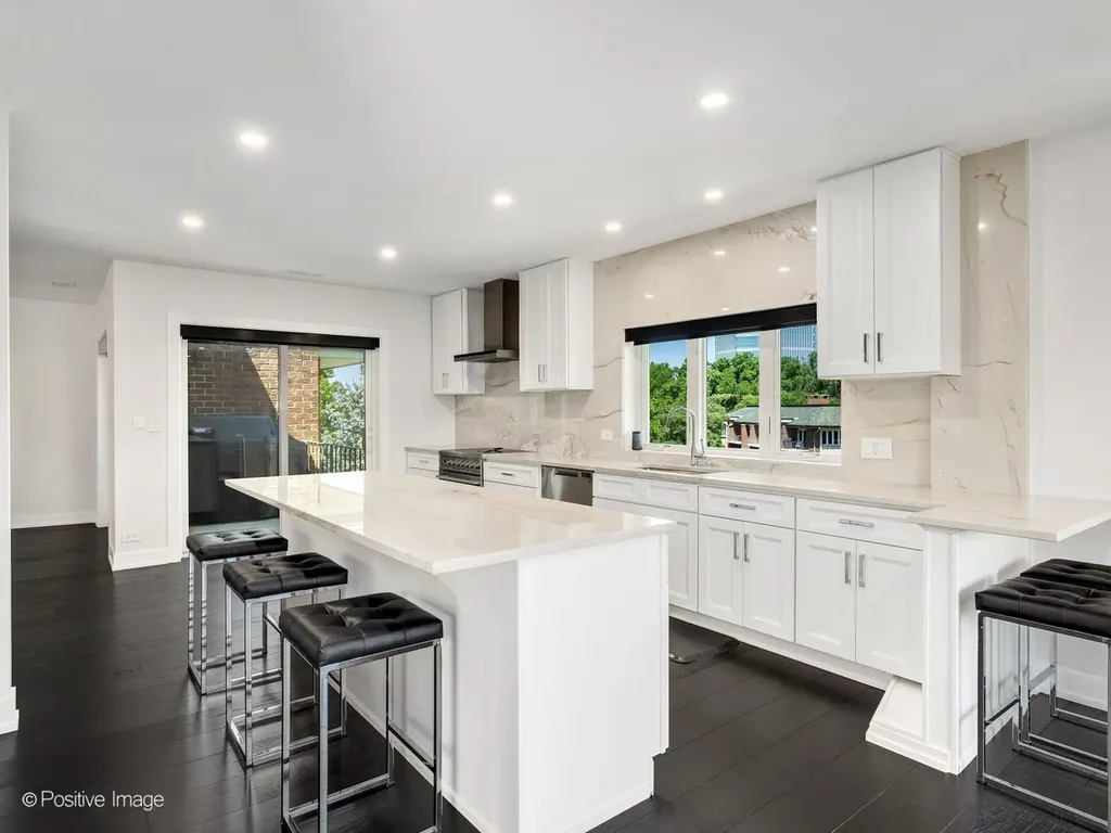 5 Oak Brook Club Drive Oak Brook IL 60523