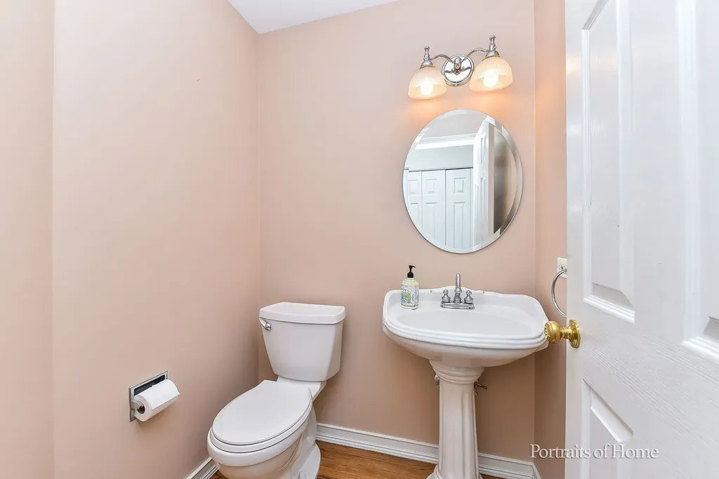1302 Dunbarton Drive Aurora IL 60502