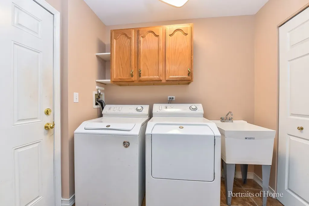 1302 Dunbarton Drive Aurora IL 60502