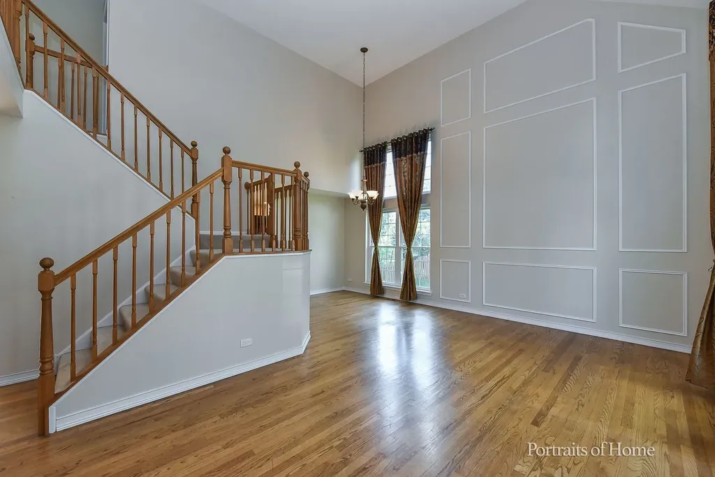 1302 Dunbarton Drive Aurora IL 60502