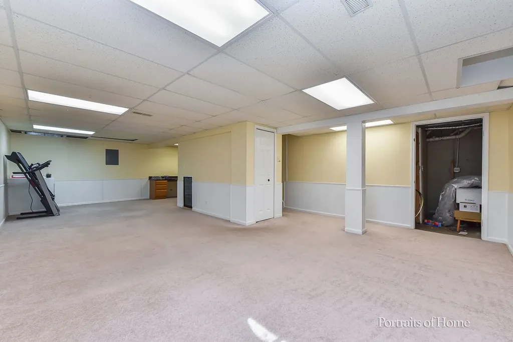 1302 Dunbarton Drive Aurora IL 60502