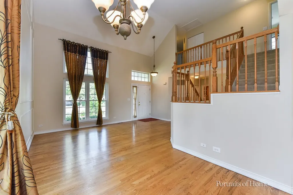 1302 Dunbarton Drive Aurora IL 60502