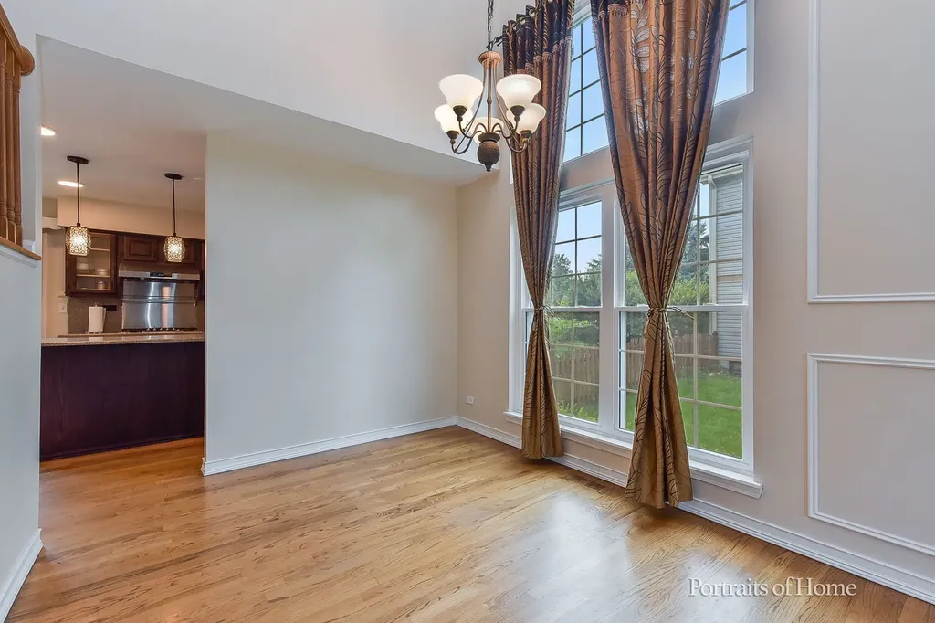 1302 Dunbarton Drive Aurora IL 60502