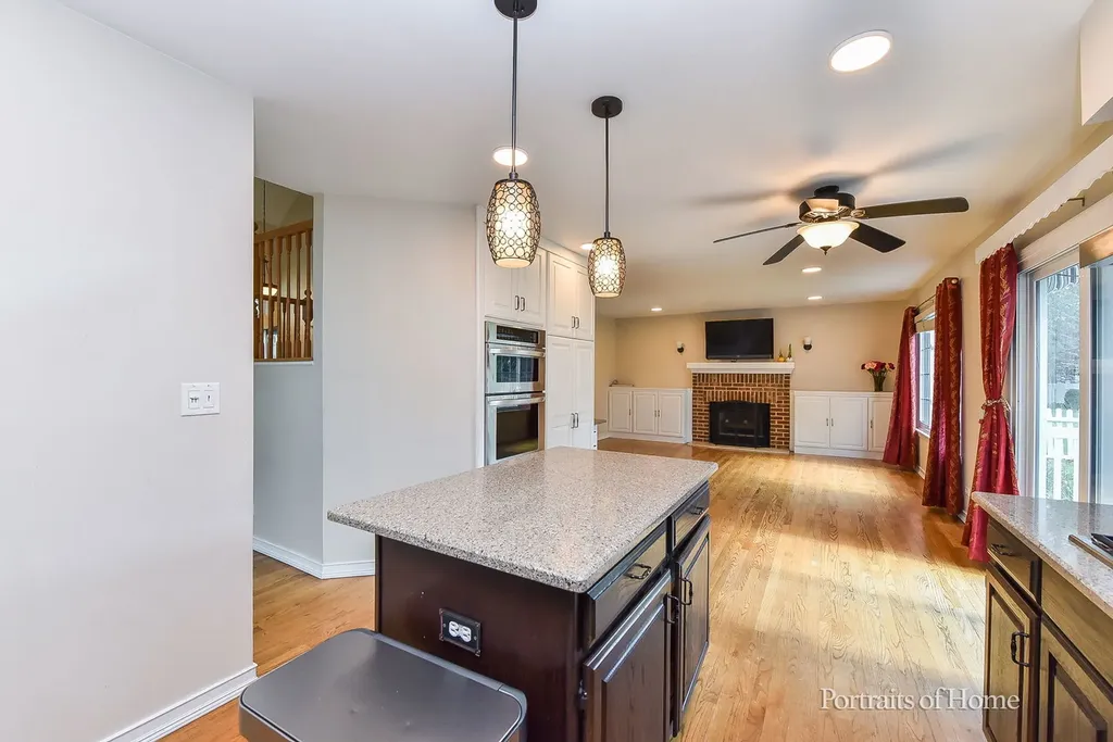 1302 Dunbarton Drive Aurora IL 60502