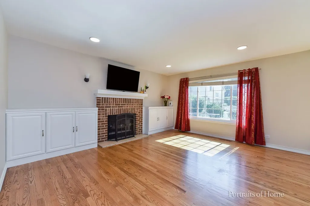 1302 Dunbarton Drive Aurora IL 60502