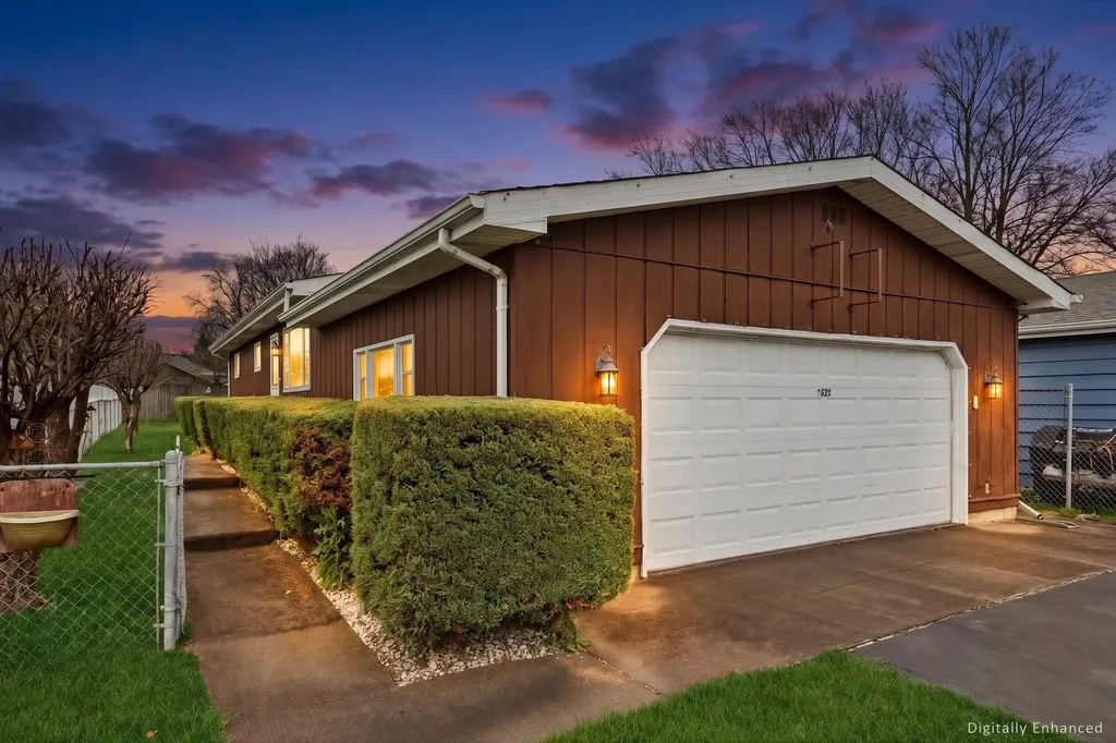 1631 North Oak Avenue Round Lake Beach IL 60073
