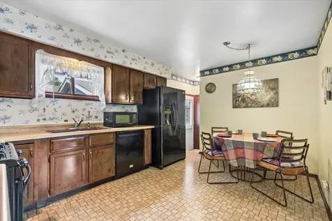 1631 North Oak Avenue Round Lake Beach IL 60073