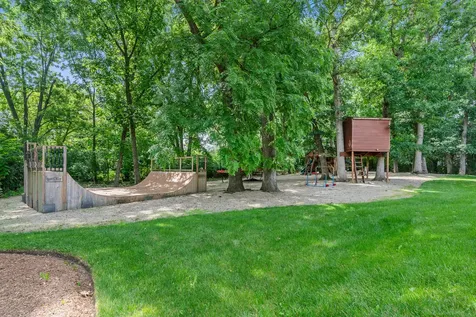 431 Maplewood Drive Barrington IL 60010