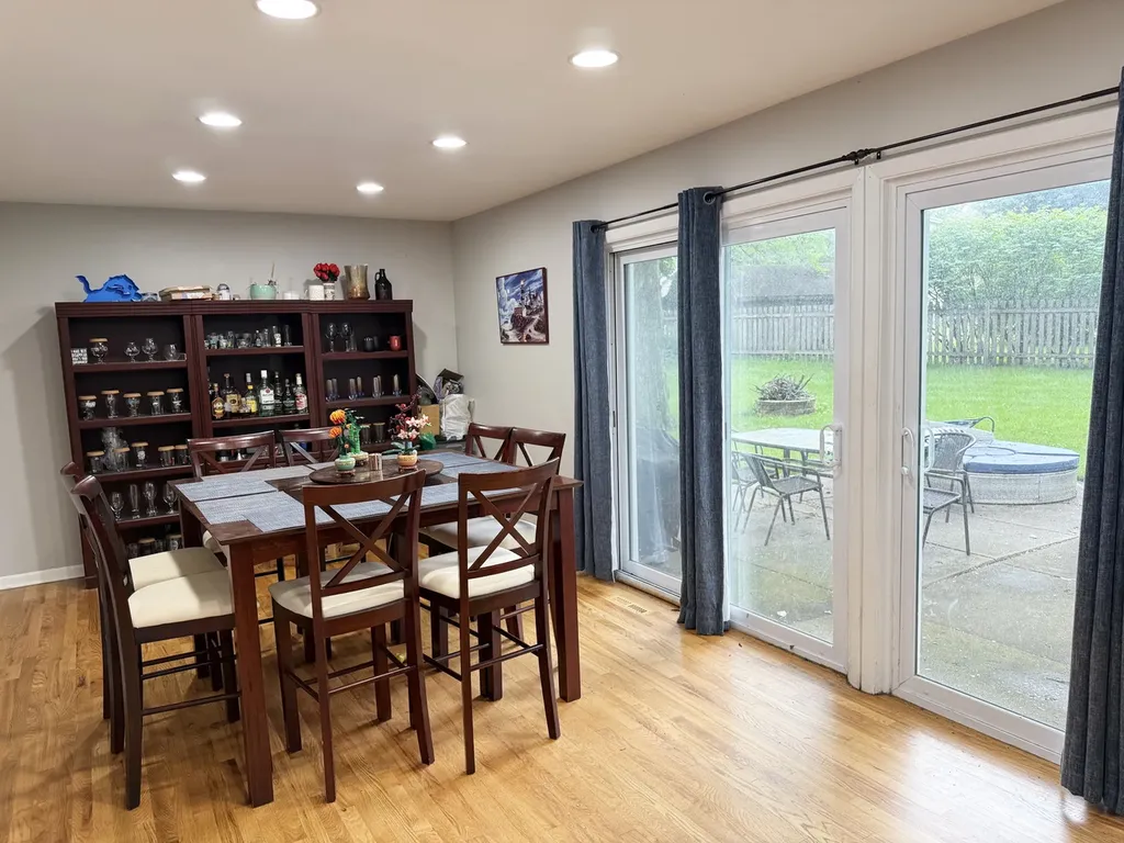 4388 Lincoln Court Rolling Meadows IL 60008