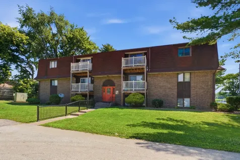 1299 48TH Avenue East Moline IL 61244