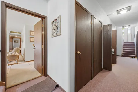 1299 48TH Avenue East Moline IL 61244
