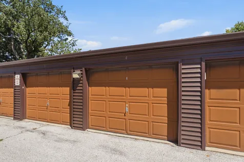 1299 48TH Avenue East Moline IL 61244