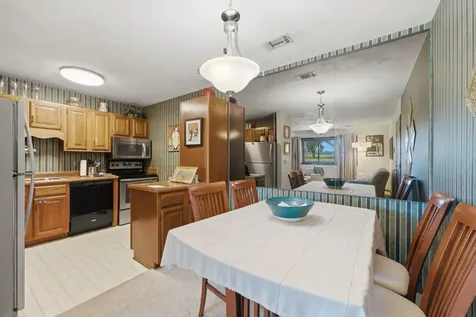 1299 48TH Avenue East Moline IL 61244