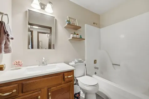 1299 48TH Avenue East Moline IL 61244