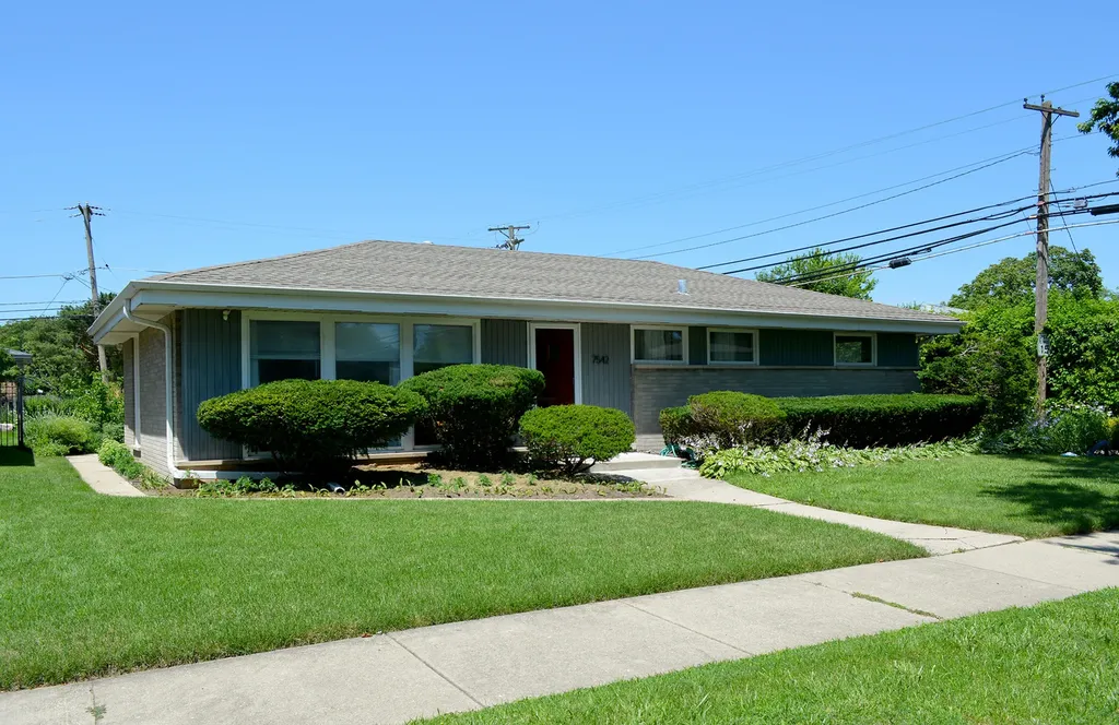 7542 Lowell Avenue Skokie IL 60076