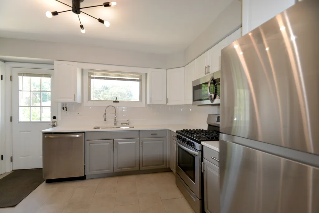 7542 Lowell Avenue Skokie IL 60076