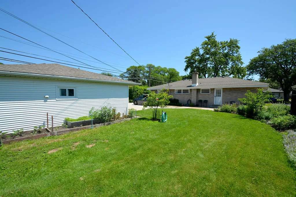 7542 Lowell Avenue Skokie IL 60076