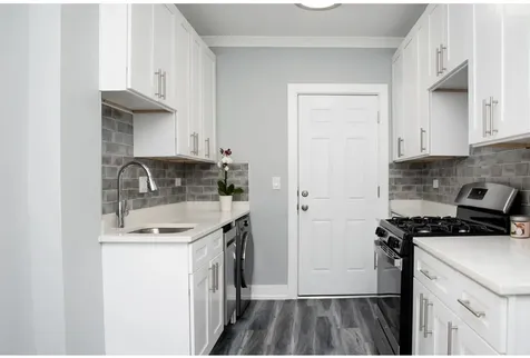 3821 North Greenview Avenue Chicago IL 60613